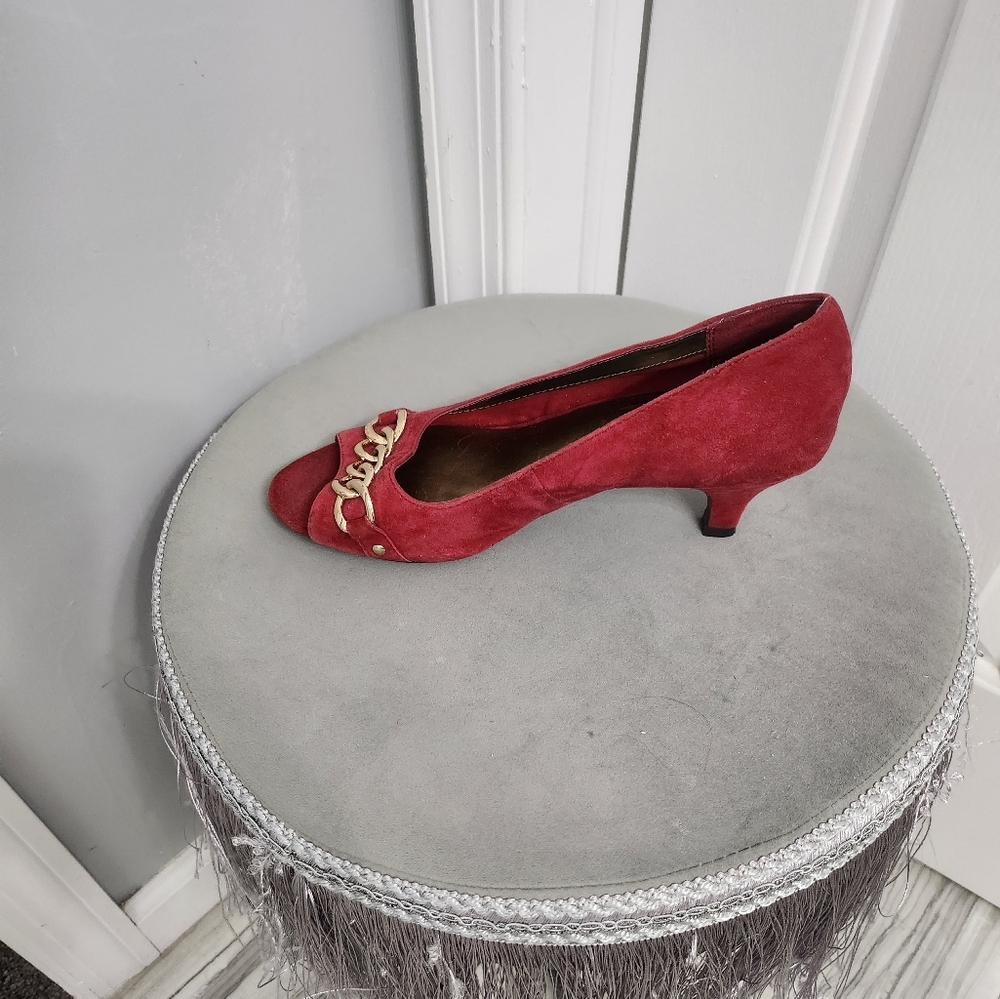 CHAIN EMBELLISHMENT❤️Aerosoles/Suede Shoes.❤      NWOT